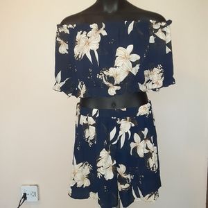 Plus Off Shoulder Floral Print Crop Top and Shorts